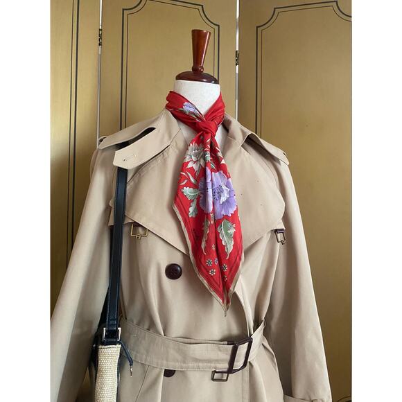 Vintage silk scarf with flowers - Picture 1 of 6
